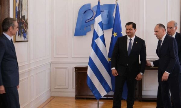 Συνάντηση του Κυριάκου Μητσοτάκη με τον Σαντάμ Χαφτάρ στο Μαξίμου