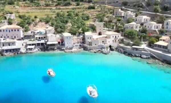 Το “Καλύτερα Δε Γίνεται” ταξιδεύει στην εξωτική λιμένι, τον παράδεισο της Μάνης