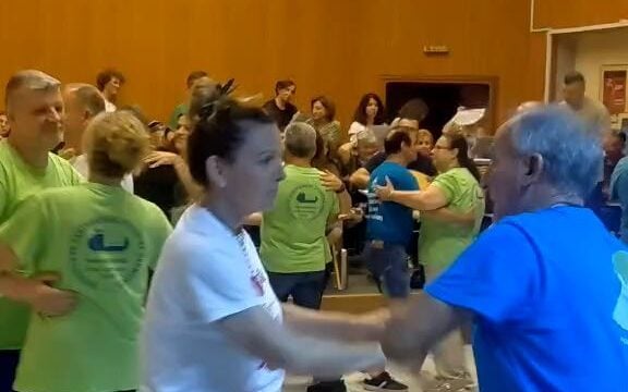 Το Ράδιο Θεσσαλονίκη  μοιράζετε μαζί σας πλάνα απο τις πρόβες της επικειμενης παράστασης : «Το Καφέ Αμάν της Πόλης και της Σμύρνης»