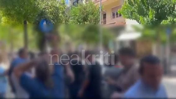 Υπόθεση 3χρονου Άγγελου: Με αποδοκιμασίες αποχώρησε από το Δικαστικό Μέγαρο η 27χρονη μητέρα