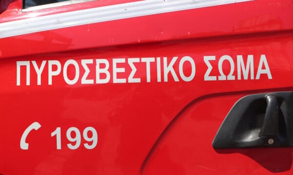 Φωτιά στην Ελευσίνα: Διακοπή κυκλοφορίας στην Ιερά Οδό