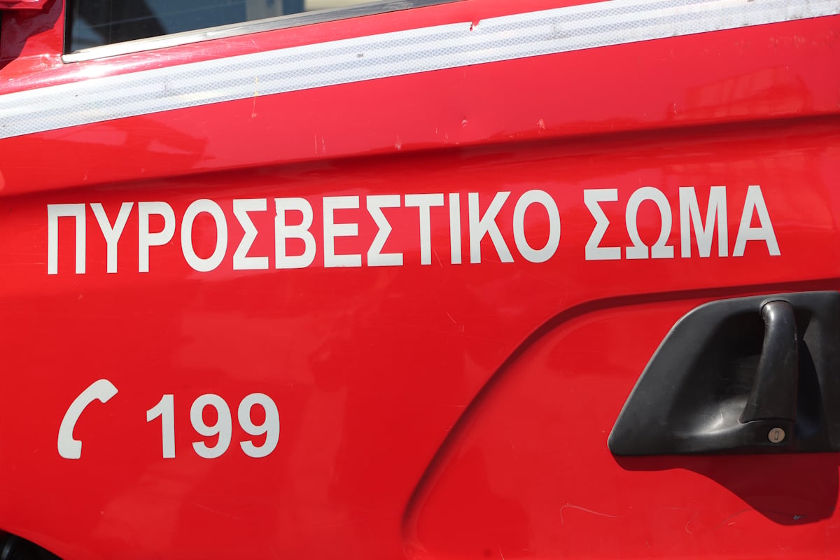 Φωτιά στην Ελευσίνα: Διακοπή κυκλοφορίας στην Ιερά Οδό
