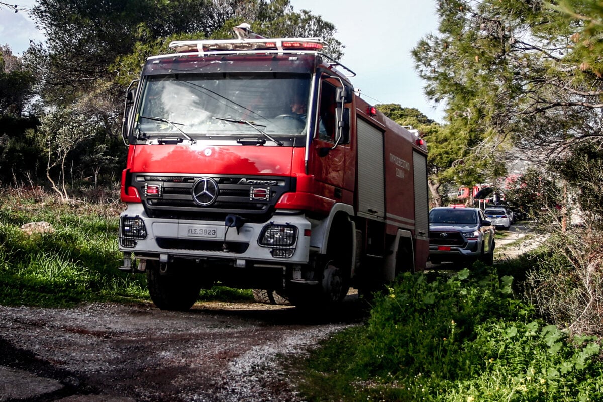 Πυροσβεστική: Σε ύφεση τα πέντε πύρινα μέτωπα που προήλθαν από κεραυνούς
