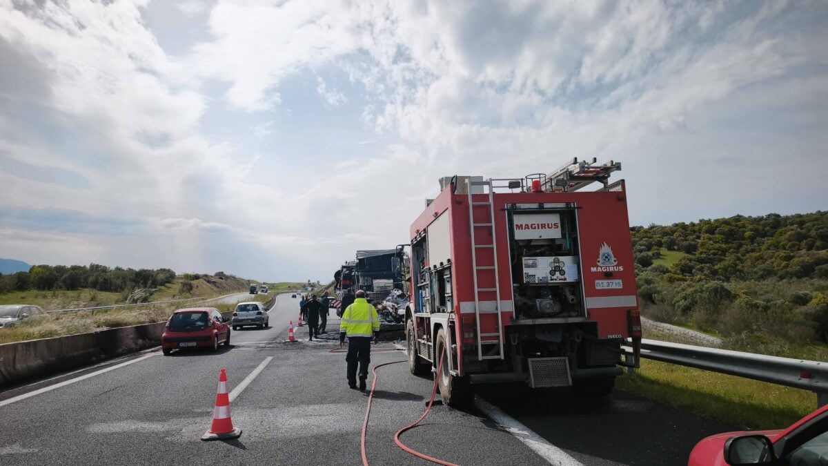 Φωτιά στην Πρέβεζα: Σηκώθηκαν δύο αεροσκάφη 1 Φωτιά στην Πρέβεζα: Σηκώθηκαν δύο αεροσκάφη