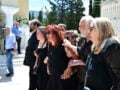 Κηδεία Σωτήρη Τσόγκα: Το τελευταίο αντίο στον ηθοποιό – Συντετριμμένη η σύζυγός του, Μαίρη Ραζή