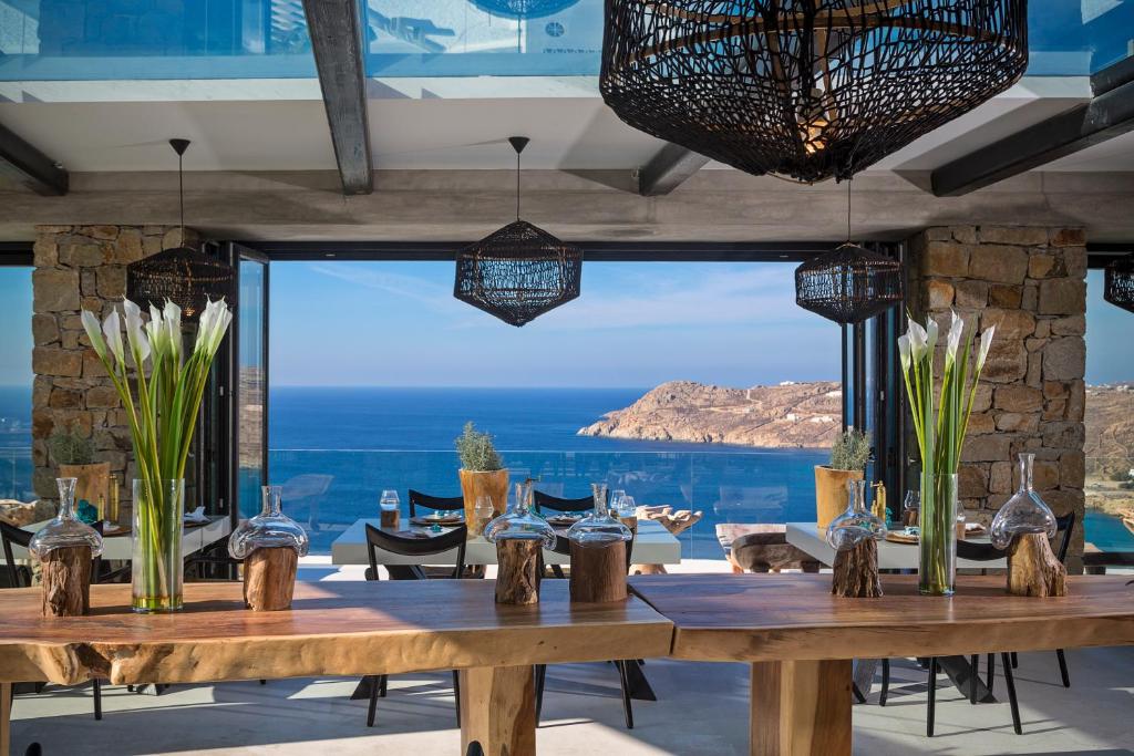 Myconian Collection: Πώς επαναπροσδιορίζει το κυκλαδίτικο design