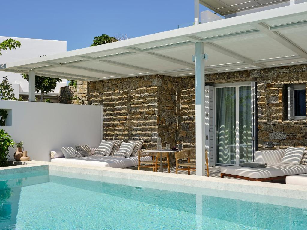 Myconian Collection: Πώς επαναπροσδιορίζει το κυκλαδίτικο design