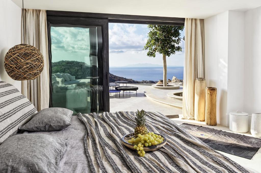 Myconian Collection: Πώς επαναπροσδιορίζει το κυκλαδίτικο design