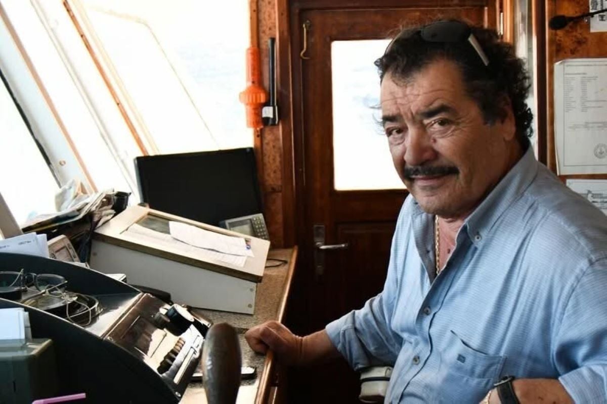 Γιάννης Σκοπελίτης: Οι θρυλικές μάχες του Καπετάν Γιάννη με τα κύματα – Τα βίντεο από τον «Σκοπελίτη» στη μανιασμένη θάλασσα του Αιγαίου
