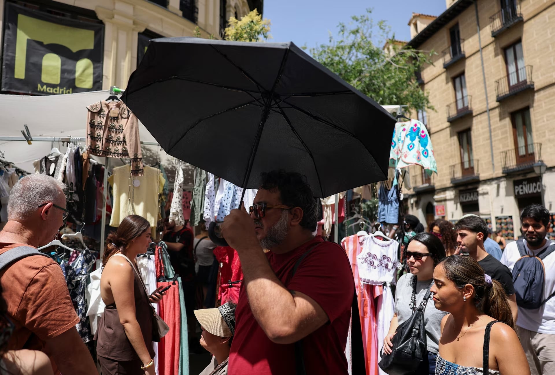 Η Ευρώπη «ψήνεται» στον καύσωνα: Η Γαλλία κατέγραψε την πιο ζεστή ημέρα της ιστορίας της και το Παρίσι έγινε… Μέκκα – Το Λονδίνο ξεπέρασε την Καλκούτα