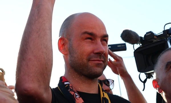 Βασίλης Σπανούλης: Υποδοχή Μεσσία στον Έλληνα προπονητή, πάνω από 3.000 οπαδοί τον αποθέωσαν στο αεροδρόμιο