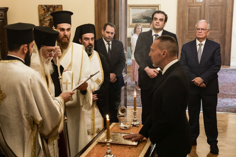 Γιάννης Στουρνάρας: Ορκίστηκε ενώπιον του Προέδρου της Δημοκρατίας ο διοικητής της Τράπεζας της Ελλάδος – ΦΩΤΟ