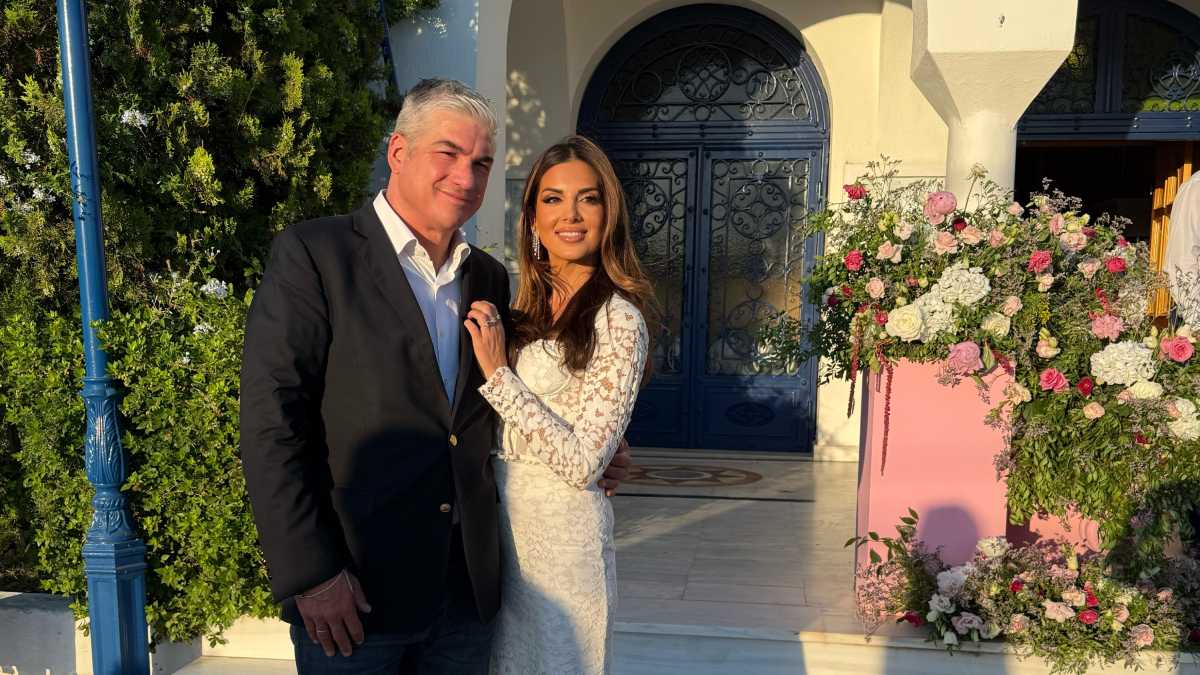 Σταματίνα Τσιμτσιλή: Η εμφάνισή της στη βάφτιση της κόρης της Τσολάκη (Φωτογραφίες)