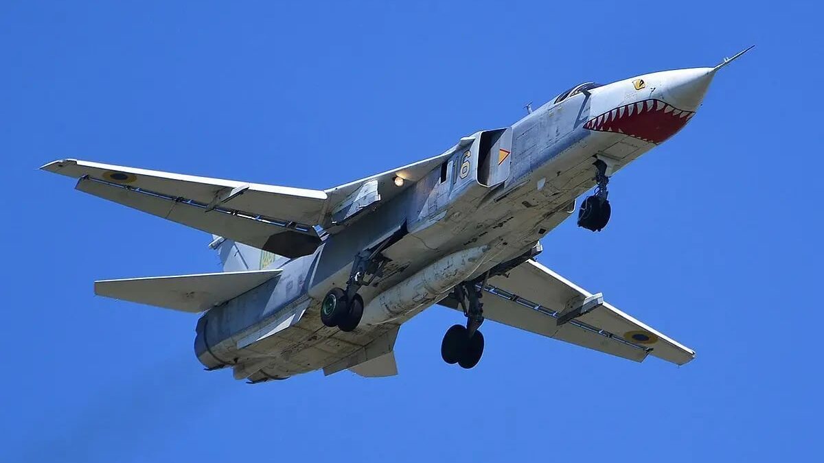 Ουκρανία: Δύο πιλότοι νεκροί από συντριβή μαχητικού Su-24 1 Ουκρανία: Δύο πιλότοι νεκροί από συντριβή μαχητικού Su-24