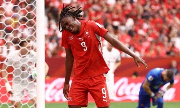 Ελβετία – Καναδάς 2-1: Τρίποντο πρωτιάς για την Ελβετία με σόου Μανζάμπι