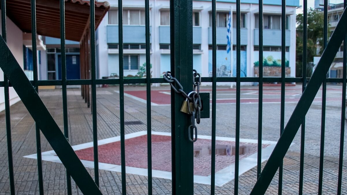 Σχολεία με «λουκέτο» λόγω δημογραφικού στη νέα σχολική χρονιά – Συγχωνεύονται 70 Νηπιαγωγεία και 12 Δημοτικά 1 Σχολεία με «λουκέτο» λόγω δημογραφικού στη νέα σχολική χρονιά – Συγχωνεύονται 70 Νηπιαγωγεία και 12 Δημοτικά