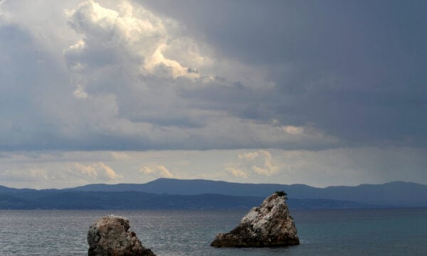 Καιρός αύριο: Βροχές στα ορεινά και μικρή άνοδος της θερμοκρασίας