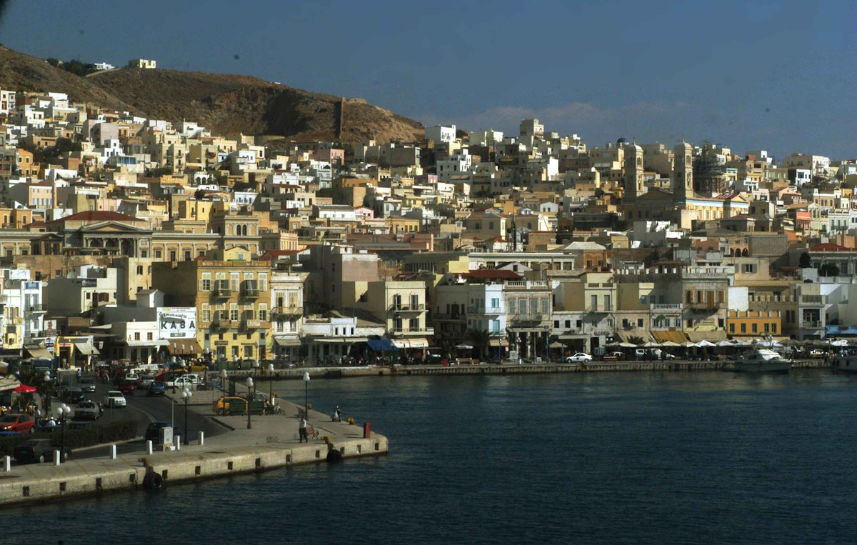 Σύρος: Φυλάκιση διάσημου τραγουδιστή για αποπλάνηση ανήλικης – Πρώτη αντίδραση από την οικογένεια της 14χρονης