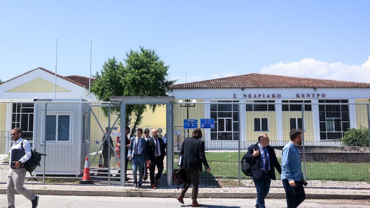Δίκη για τα Τέμπη: Ένταση μεταξύ συγγενών θυμάτων και της Ζωής Κωνσταντοπούλου – Διακοπή της διαδικασίας για 30 λεπτά 1 Δίκη για τα Τέμπη: Ένταση μεταξύ συγγενών θυμάτων και της Ζωής Κωνσταντοπούλου – Διακοπή της διαδικασίας για 30 λεπτά