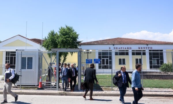 Δίκη για τα Τέμπη: Ένταση μεταξύ συγγενών θυμάτων και της Ζωής Κωνσταντοπούλου – Διακοπή της διαδικασίας για 30 λεπτά