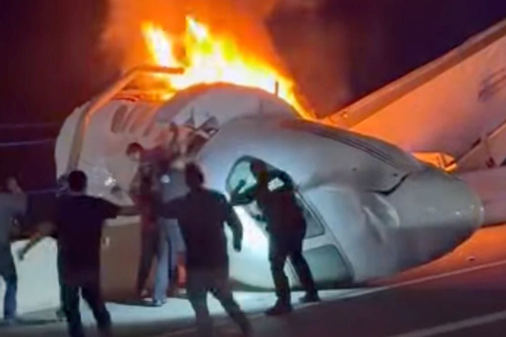 Τέξας: 1 νεκρός από πτώση αεροσκάφους σε αυτοκινητόδρομο – Βίντεο από τη διάσωση επιβατών 7 Τέξας: 1 νεκρός από πτώση αεροσκάφους σε αυτοκινητόδρομο – Βίντεο από τη διάσωση επιβατών