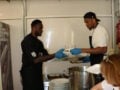 Γιάννης Αντετοκούνμπο σέρβιρε απόρους μαζί με την οικογένειά του πριν το trade στους Μαϊάμι Χιτ