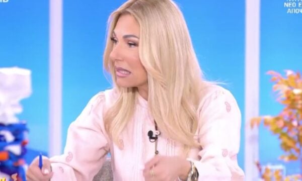 Τίνα Μεσσαροπούλου: Οι ΑΙ φωτογραφίες που κυκλοφόρησαν έξω από τον Ευαγγελισμό ενώ ο Μυλωνάκης έδινε μάχη με τη ζωή του