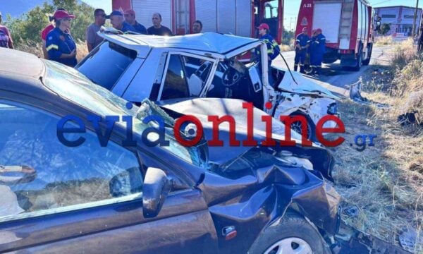 Χαλκίδα: Τροχαίο στην περιοχή της Δροσιάς με 4 τραυματίες