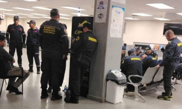 Βενεζουέλα: Ο δήμαρχος του Μεντεγίν καταγγέλλει ότι δεν επιτράπηκε η είσοδος πυροσβεστών στις επιχειρήσεις διάσωσης