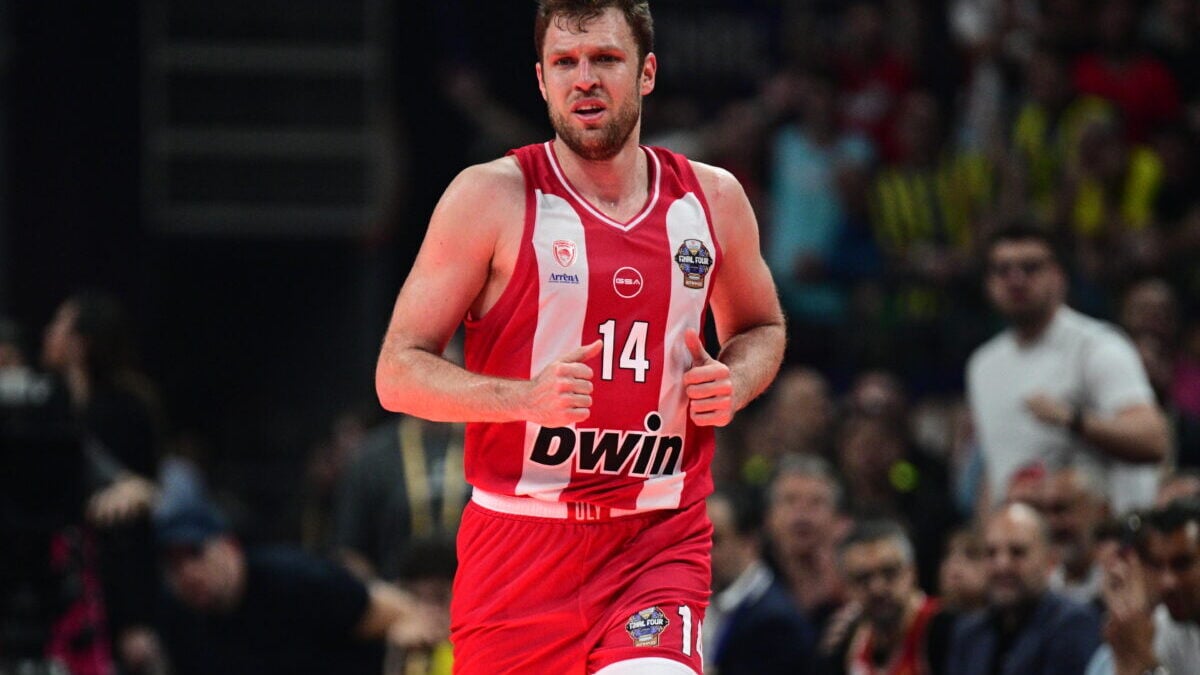 Η Ένωση παικτών της Euroleague ανέδειξε τον Σάσα Βεζένκοφ MVP της σεζόν 1 Η Ένωση παικτών της Euroleague ανέδειξε τον Σάσα Βεζένκοφ MVP της σεζόν