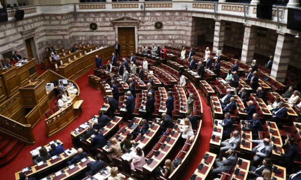 Βουλή: Κόντρα Καιρίδη – Μάντζου για τον Χάρη Δούκα – «Αποτυχημένος δήμαρχος που πολιτικολογεί ασύστολα» – «Το 2023, σας πονά, 3 χρόνια μετά…»