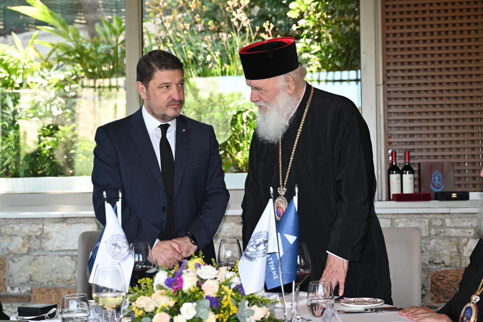Νίκος Χαρδαλιάς: Γεύμα εργασίας του Περιφερειάρχη Αττικής με τον Αρχιεπίσκοπο και μέλη της Ιεράς Συνόδου
