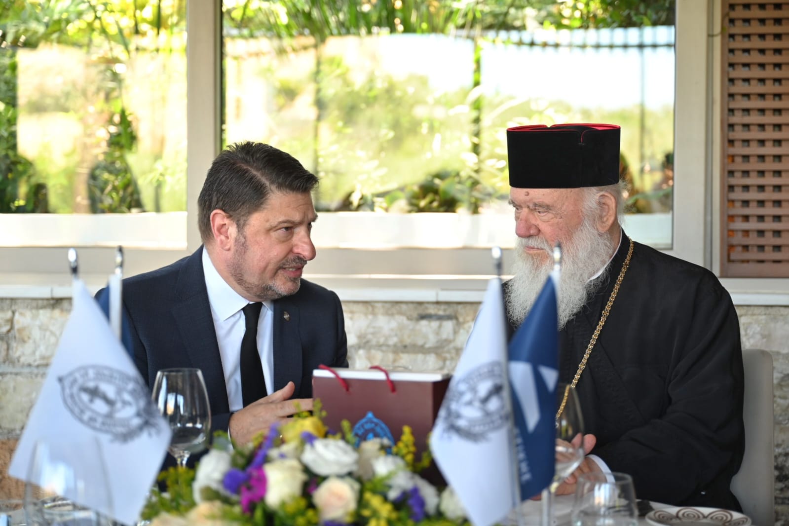 Νίκος Χαρδαλιάς: Εργασιακό γεύμα του Περιφερειάρχη Αττικής με τον Αρχιεπίσκοπο και μέλη της Ιεράς Συνόδου