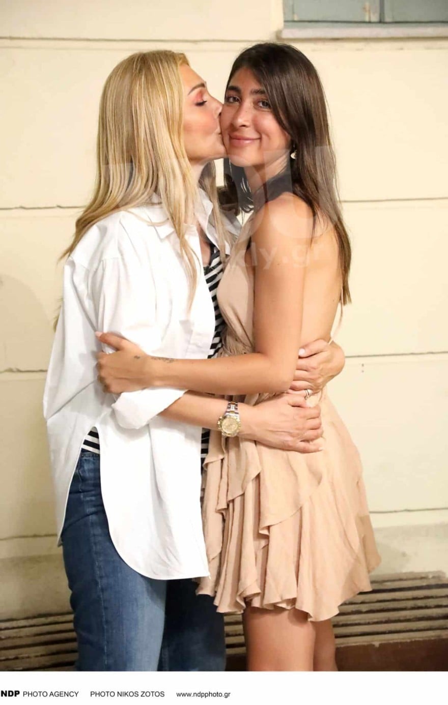 Νατάσα Θεοδωρίδου: Η κόρη της, Χριστιάνα Μπέτα, είναι ερωτευμένη με γνωστό σκηνοθέτη – Ποιος είναι (Φωτογραφία) 12 Νατάσα Θεοδωρίδου - Χριστιάνα Μπέτα