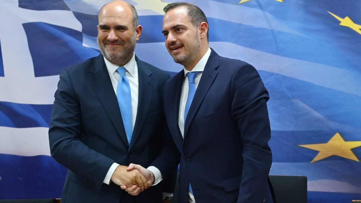 Παράδοση-παραλαβή στο Υπουργείο Εθνικής Οικονομίας και Οικονομικών – Μαρκόπουλος: «Προτεραιότητα οι μειώσεις φόρων» 5 Παράδοση-παραλαβή στο Υπουργείο Εθνικής Οικονομίας και Οικονομικών – Μαρκόπουλος: «Προτεραιότητα οι μειώσεις φόρων»