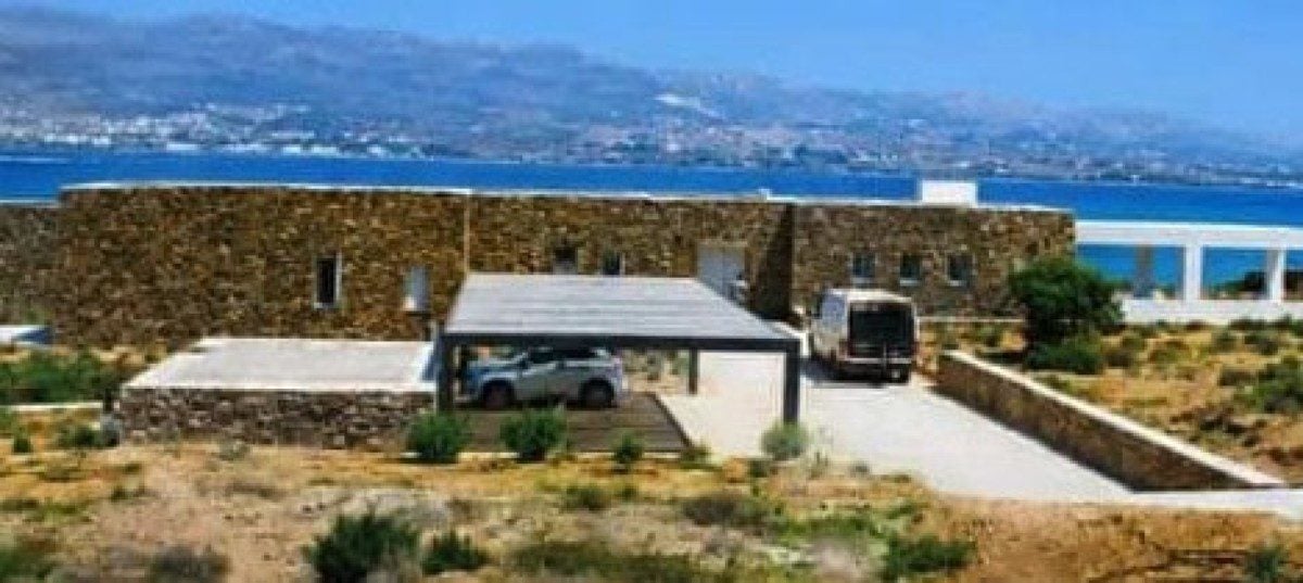 Γιώργος Νταλάρας: Το νέο του «παλάτι» εκατομμυρίων στην Αντίπαρο (Φωτογραφία) 7 Βίλα Γιώργου Νταλάρα