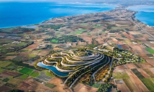 AKTOR – ONYX: Μνημόνιο συνεργασίας για τουριστική επένδυση στη Σάνη Χαλκιδικής