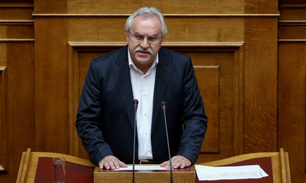 Φοιτητής ξανά στα 70 του ο πρώην βουλευτής του ΣΥΡΙΖΑ: «Η καλύτερη φαρμακευτική αγωγή είναι ο αγώνας», τονίζει ο Δημήτρης Γάκης