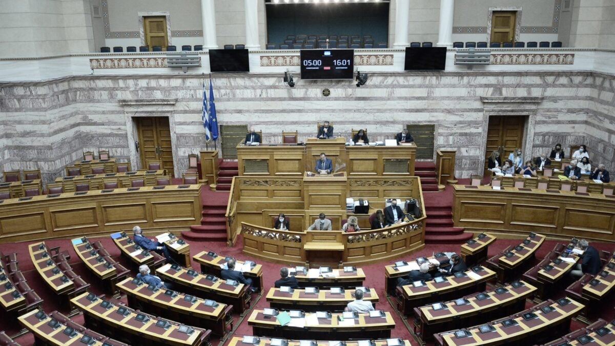 Βουλή: Αντιπαράθεση για την ποινική ευθύνη υπουργών 1 Βουλή: Αντιπαράθεση για την ποινική ευθύνη υπουργών