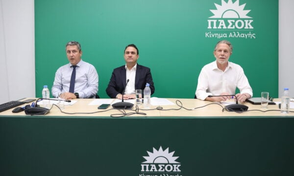 Τσουκαλάς για Μητσοτάκη: νέα υπόσχεση για μείωση τιμών καυσίμων και προχειρότητα της κυβέρνησης
