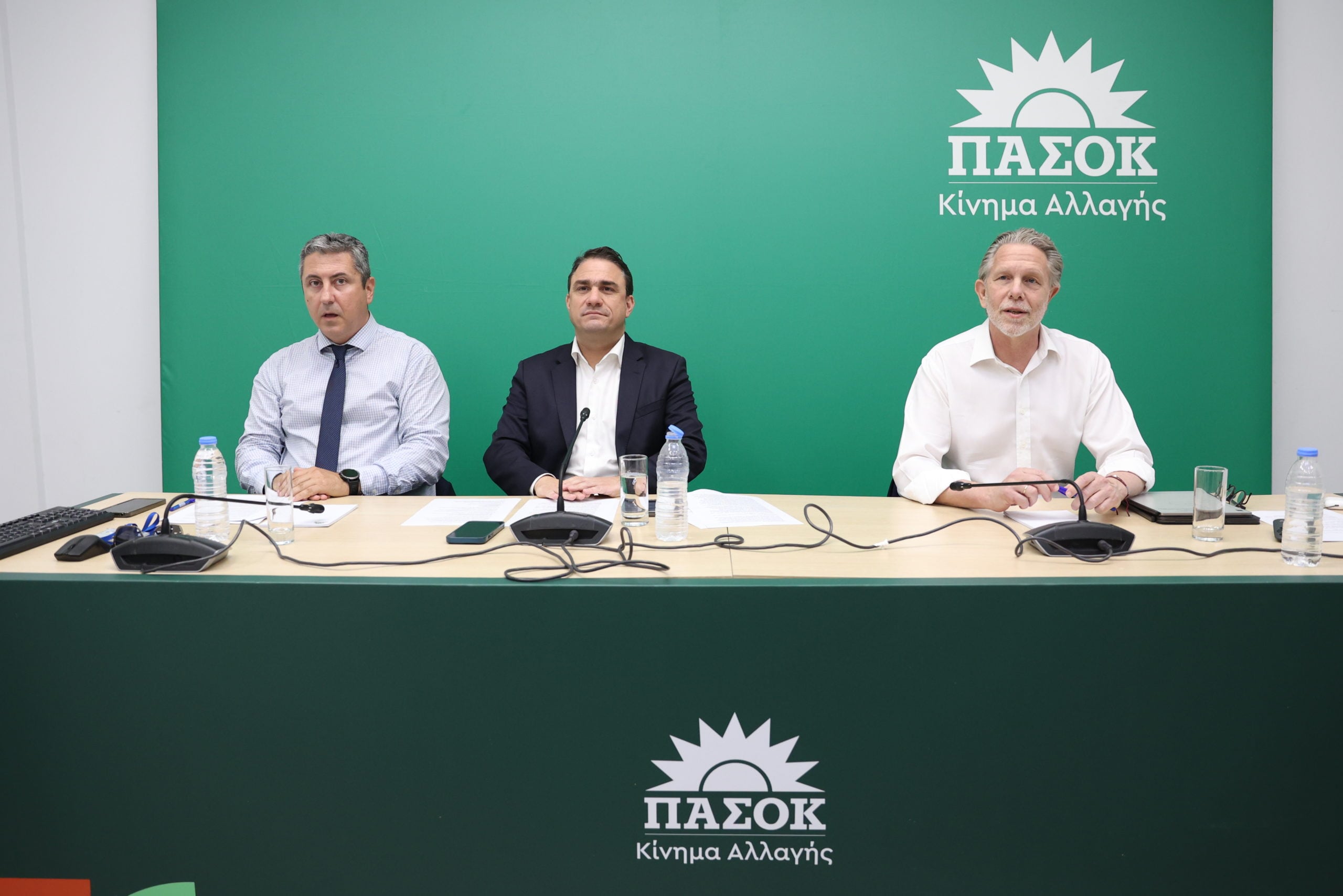 Τσουκαλάς για Μητσοτάκη: νέα υπόσχεση για μείωση τιμών καυσίμων και προχειρότητα της κυβέρνησης