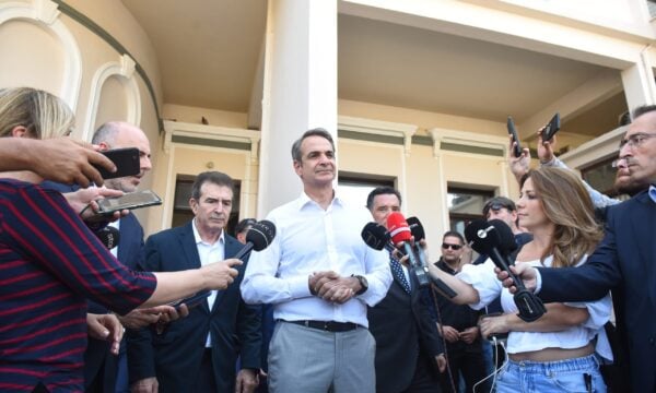 Μητσοτάκης από Ιπποκράτειο: Άνανδρη δολοφονική επίθεση – Η βία δεν έχει καμία θέση σε μια οργανωμένη κοινωνία – Βίντεο