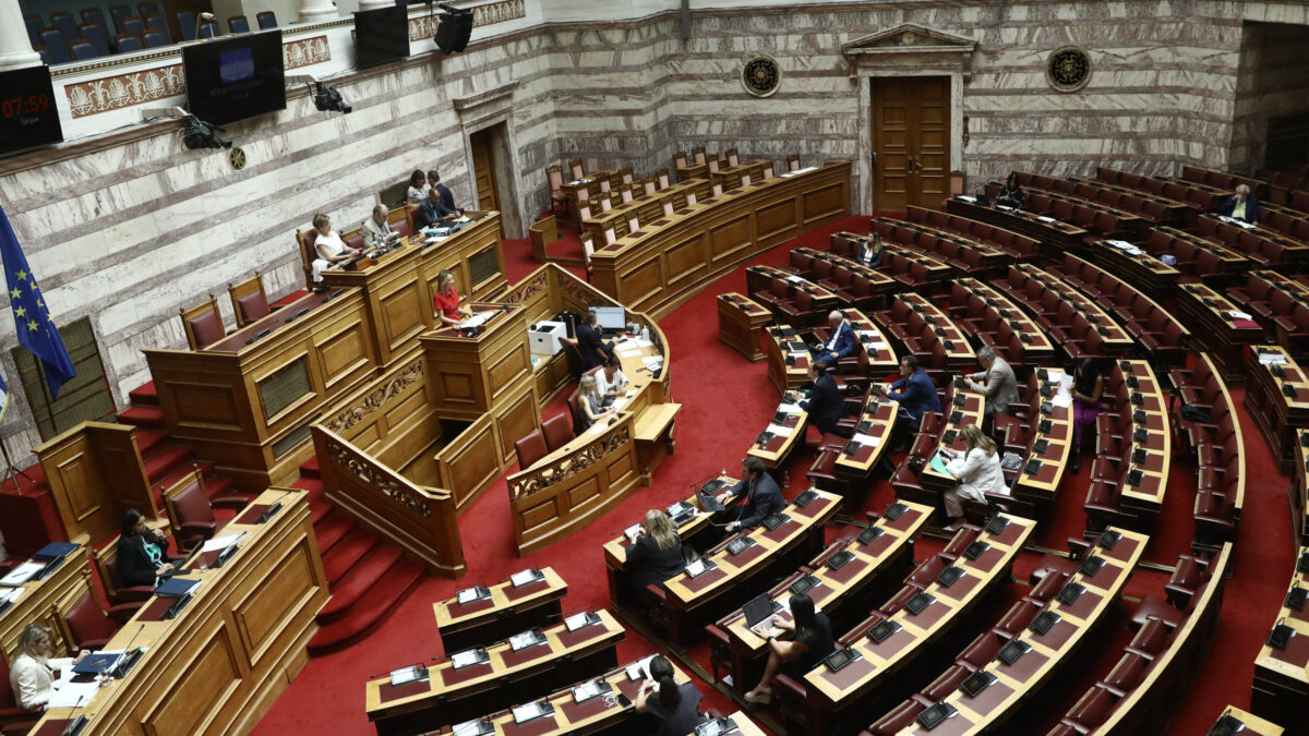 Βουλή: πεδίο μάχης με φόντο την εμπρηστική επίθεση στη Θεσσαλονίκη 1 Βουλή: πεδίο μάχης με φόντο την εμπρηστική επίθεση στη Θεσσαλονίκη