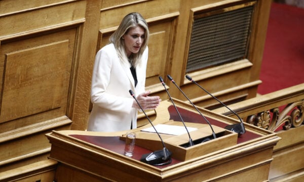 Νομοσχέδιο του υπουργείου Εργασίας: Βαρέα και ανθυγιεινά για υγειονομικούς, 9μηνη άδεια μητρότητας για τις αγρότισσες και τις ελεύθερες επαγγελματίες