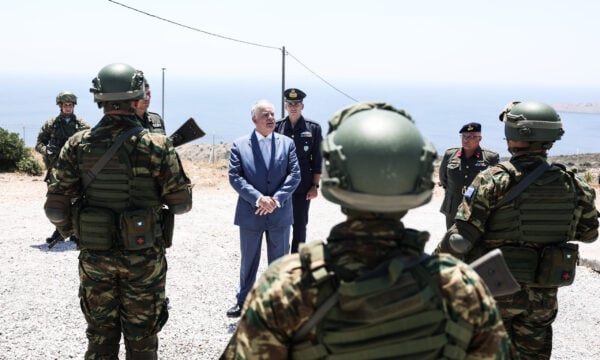 Τασούλας στο Αγαθονήσι: «Η σημαία που ανεμίζει πίσω μας, ανεμίζει περήφανα και αποφασιστικά»