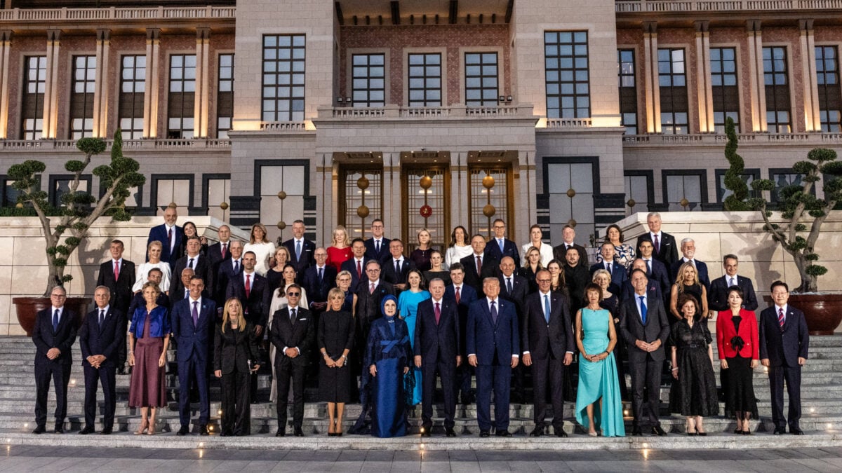 Ερντογάν ολοκλήρωσε το δείπνο με τους ηγέτες του ΝΑΤΟ στην Άγκυρα 3 Ερντογάν ολοκλήρωσε το δείπνο με τους ηγέτες του ΝΑΤΟ στην Άγκυρα