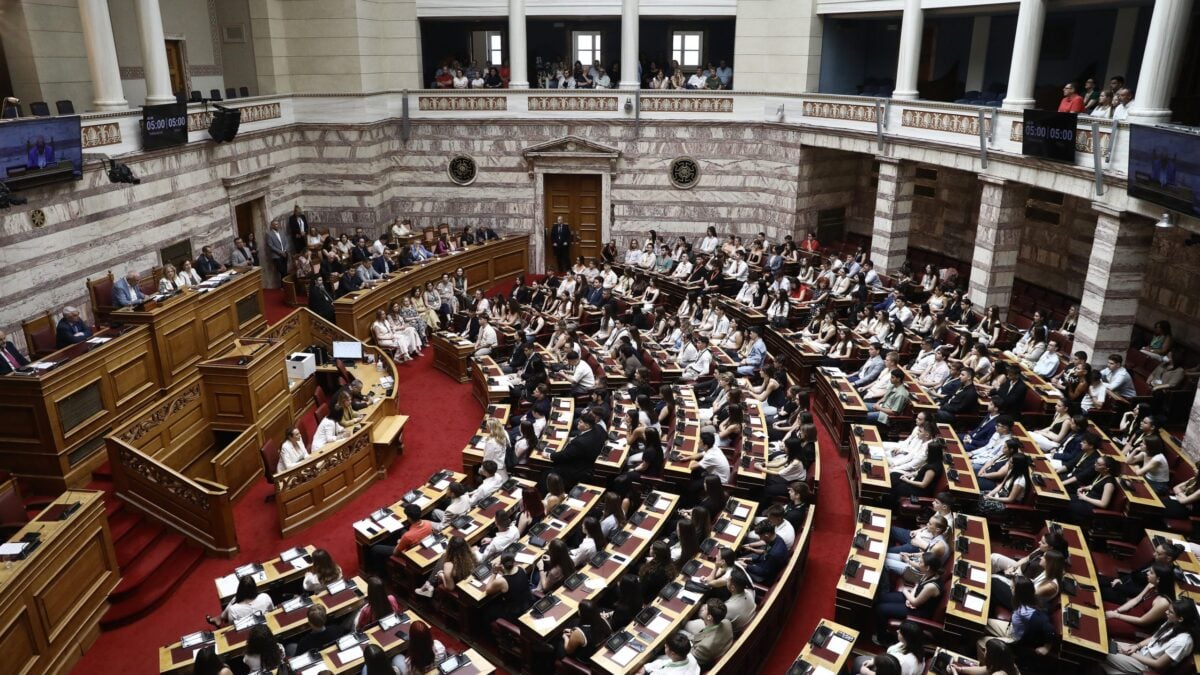 Συνταγματική Αναθεώρηση: Αρχίζει η συζήτηση στην Ολομέλεια της Βουλής 1 Συνταγματική Αναθεώρηση: Αρχίζει η συζήτηση στην Ολομέλεια της Βουλής