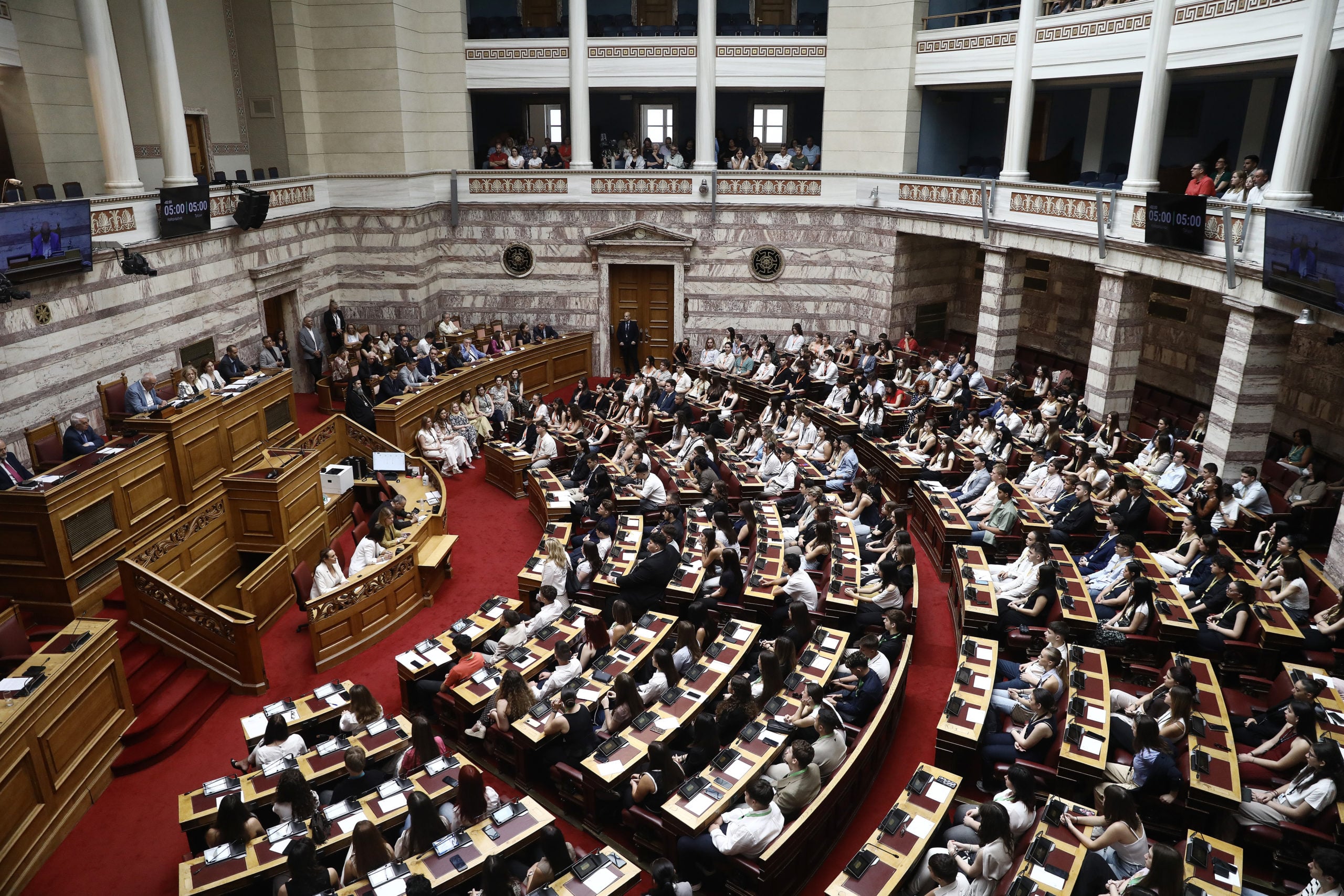 Συνταγματική αναθεώρηση: ΝΔ «ναι», ΠΑΣΟΚ «παρών» σε 15 άρθρα