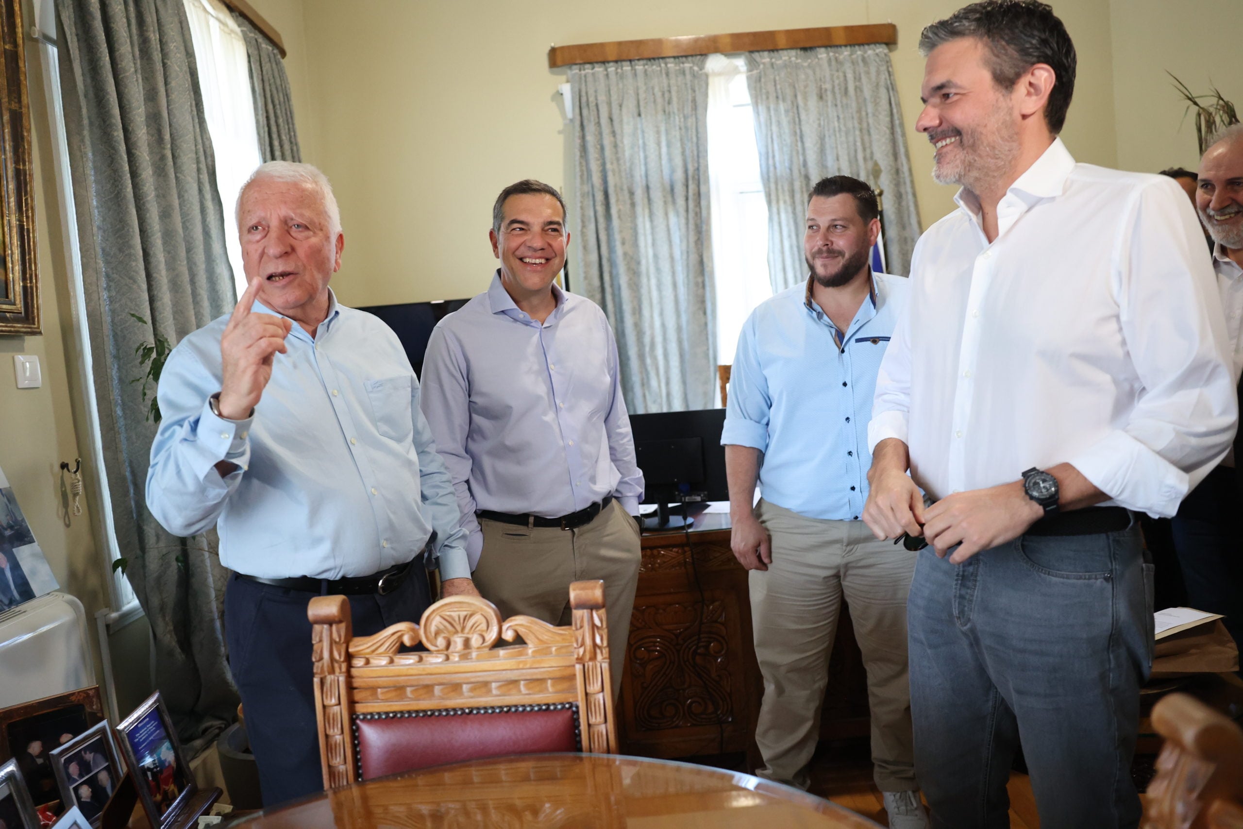 Ο Τσίπρας: «Εθνικό ζήτημα και πατριωτική μας ευθύνη να κρατήσουμε ζωντανή την πρωτογενή παραγωγή» – Σειρά συναντήσεων κατά την επίσκεψή του στη Λέσβο