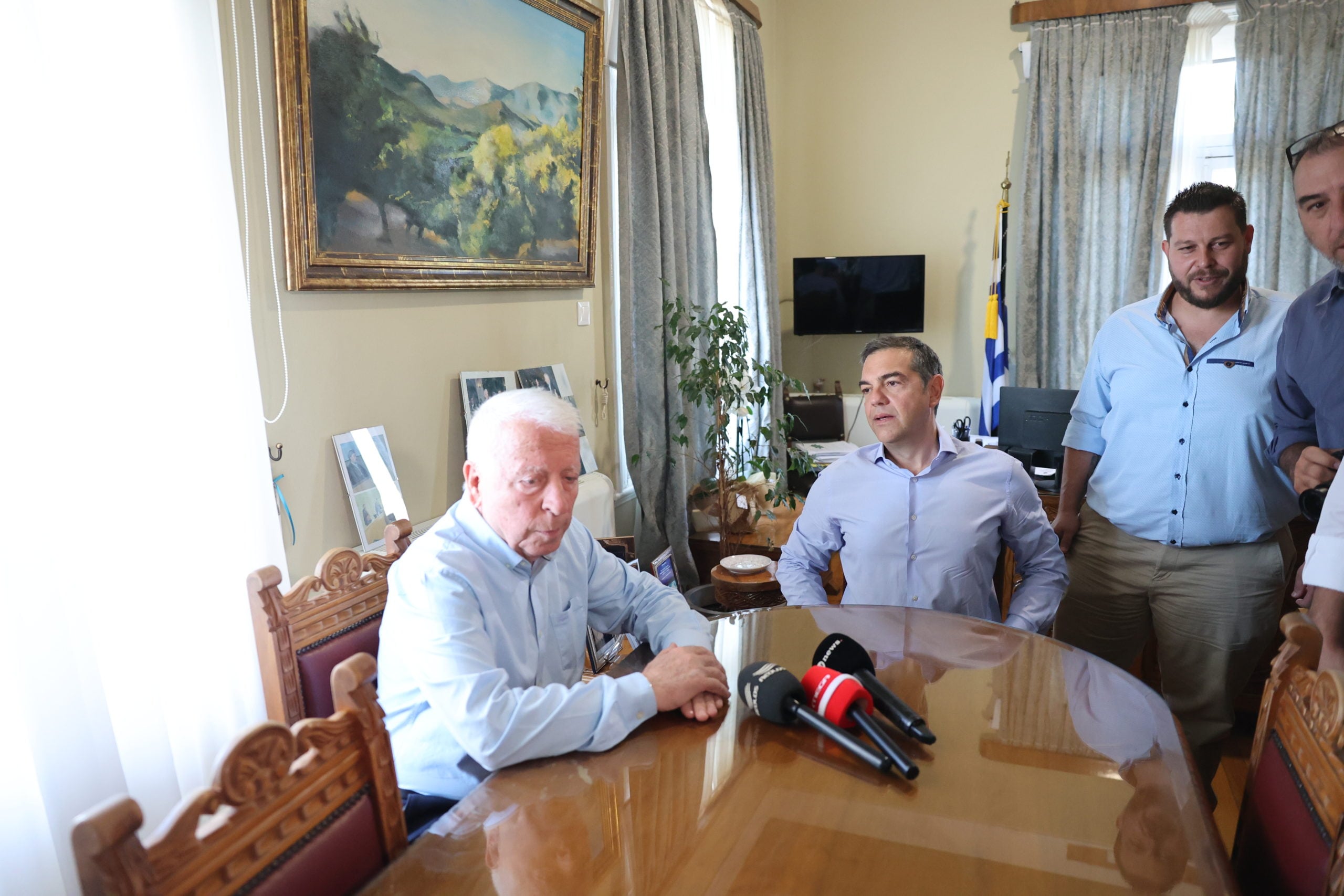 Ο Τσίπρας: «Εθνικό ζήτημα και πατριωτική μας ευθύνη να κρατήσουμε ζωντανή την πρωτογενή παραγωγή» – Σειρά συναντήσεων κατά την επίσκεψή του στη Λέσβο